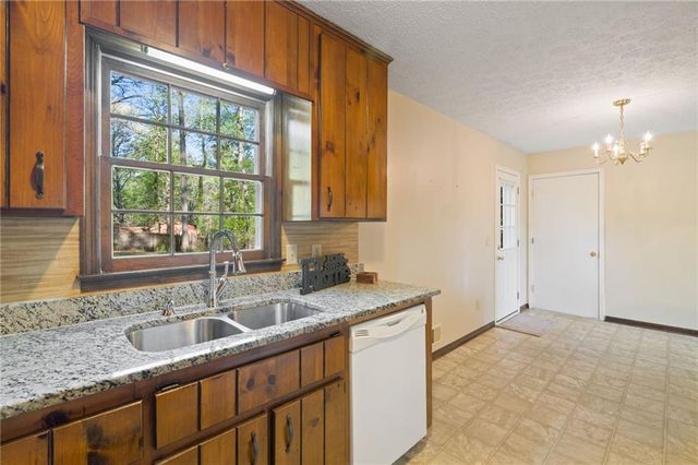 193 Shady Lane Circle, Canton, GA 30115