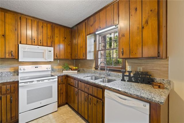 193 Shady Lane Circle, Canton, GA 30115