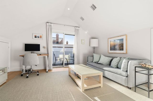 269 Gold Street 3, Boston, MA 02127