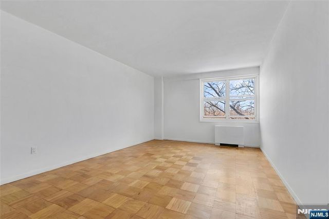 926 Bloomfield 5E, Glen Ridge, NJ 07028