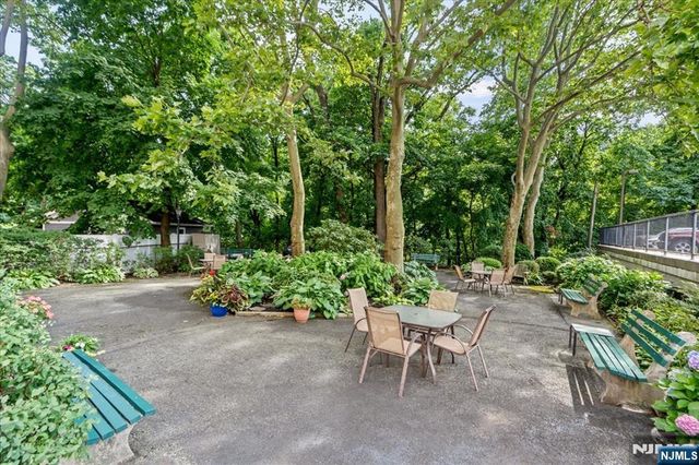 926 Bloomfield 5E, Glen Ridge, NJ 07028