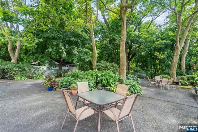 926 Bloomfield 5E, Glen Ridge, NJ 07028