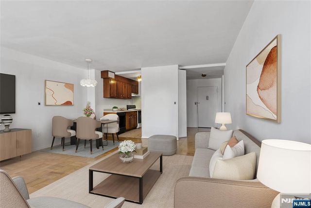 926 Bloomfield 5E, Glen Ridge, NJ 07028