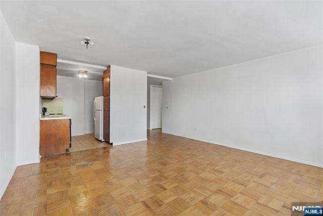 926 Bloomfield 5E, Glen Ridge, NJ 07028