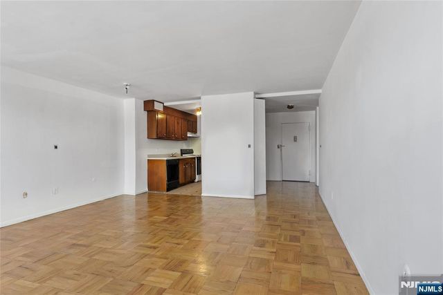 926 Bloomfield 5E, Glen Ridge, NJ 07028