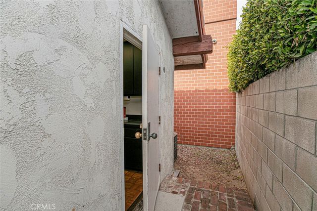 208 S Louise Street, Glendale, CA 91205