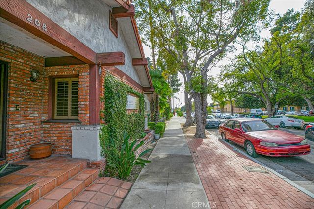 208 S Louise Street, Glendale, CA 91205