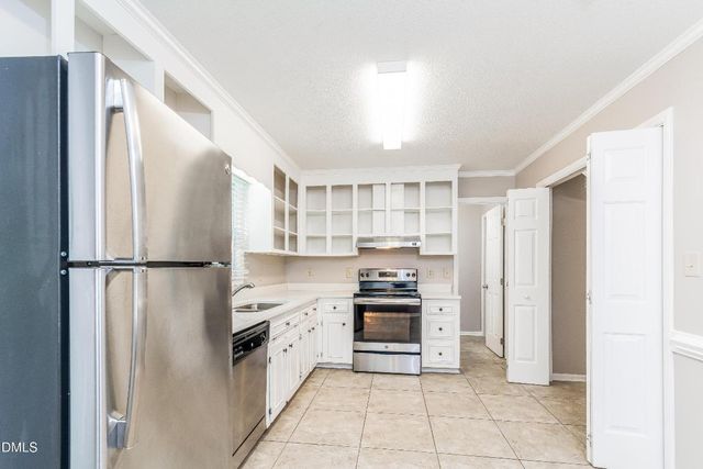 405 Hunters Ridge Drive, Fuquay Varina, NC 27526