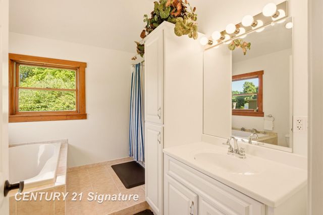 4065 N River Road, Thomas Twp, MI 48623