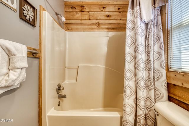 669 Eagles Boulevard Way, Pigeon Forge, TN 37863