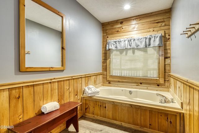 669 Eagles Boulevard Way, Pigeon Forge, TN 37863