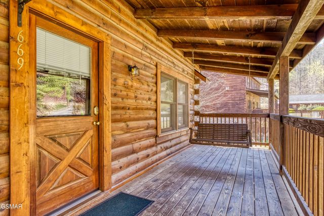 669 Eagles Boulevard Way, Pigeon Forge, TN 37863