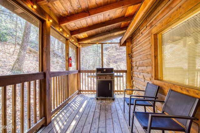 669 Eagles Boulevard Way, Pigeon Forge, TN 37863