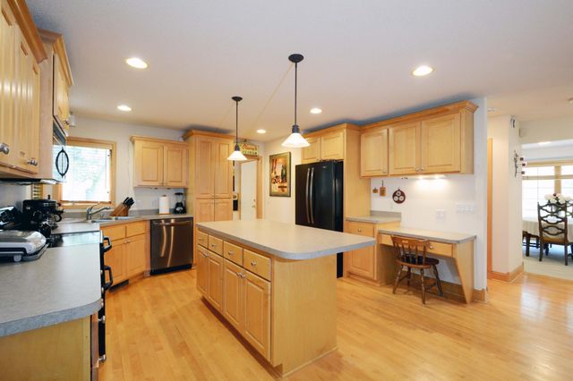 1470 N Mary Street N, Maplewood, MN 55119
