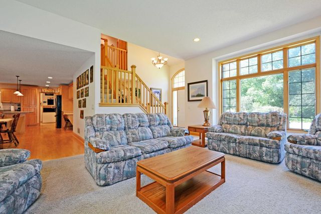 1470 N Mary Street N, Maplewood, MN 55119