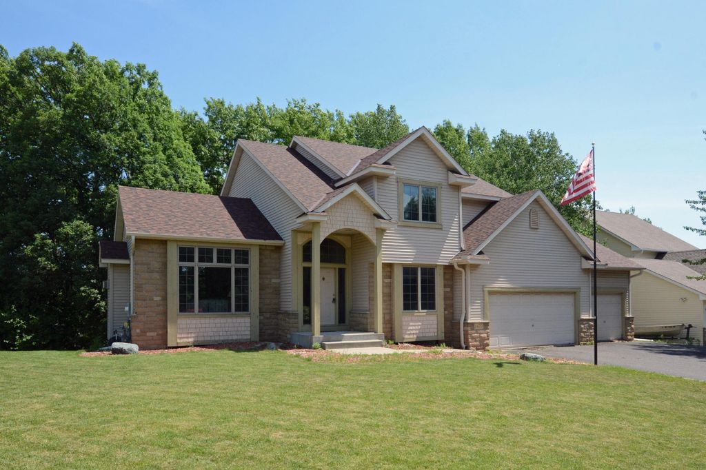 1470 N Mary Street N, Maplewood, MN 55119