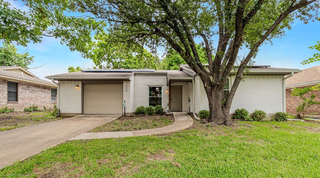 908 Meadowdale Drive, Royse City, TX 75189