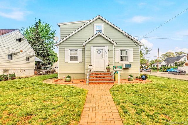 69 Nottingham Avenue, Valley Stream, NY 11580