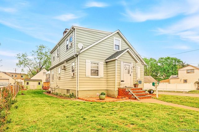 69 Nottingham Avenue, Valley Stream, NY 11580