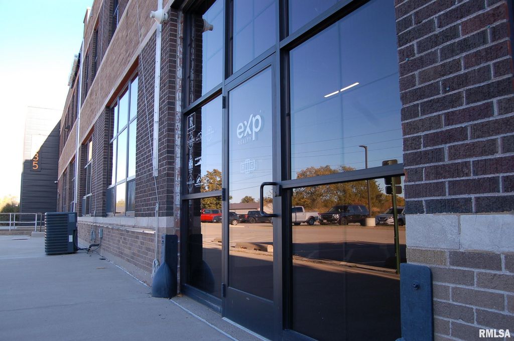 6035 N Knoxville Ave Ste 102A, Peoria, IL 61614