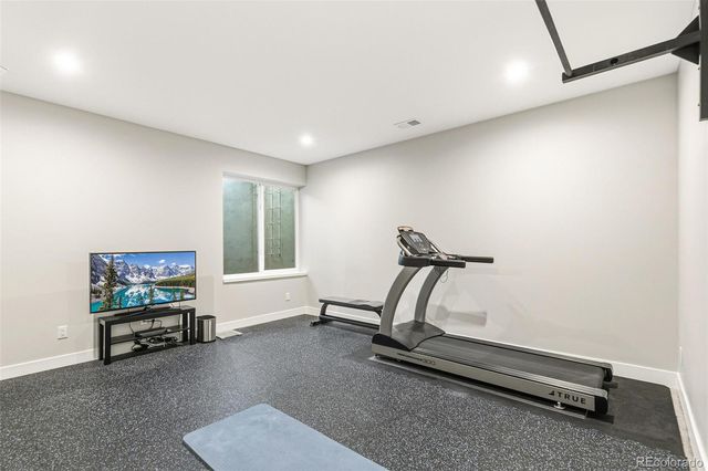 1110 S Saint Paul Street, Denver, CO 80210