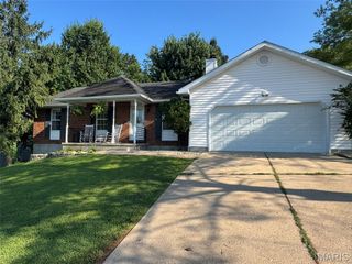 1202 Deer Run Drive, Washington, MO 63090