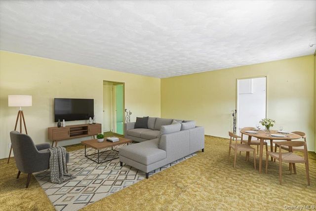 58-33 246th Crescent C-14 Upper, Douglaston, NY 11362