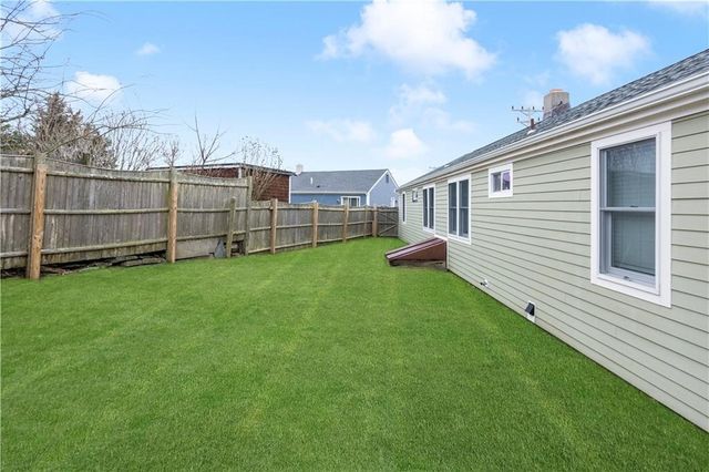 393 Aquidneck Avenue, Middletown, RI 02842