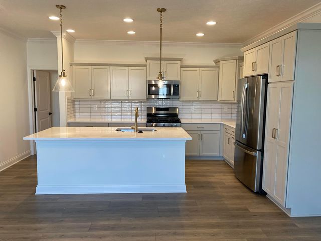 5647 Embassy Drive, Hilliard, OH 43026