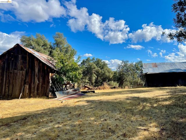 19361 Cherokee Rd, Tuolumne, CA 95379