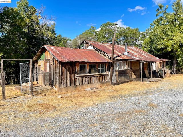 19361 Cherokee Rd, Tuolumne, CA 95379