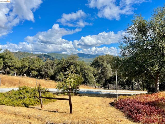 19361 Cherokee Rd, Tuolumne, CA 95379