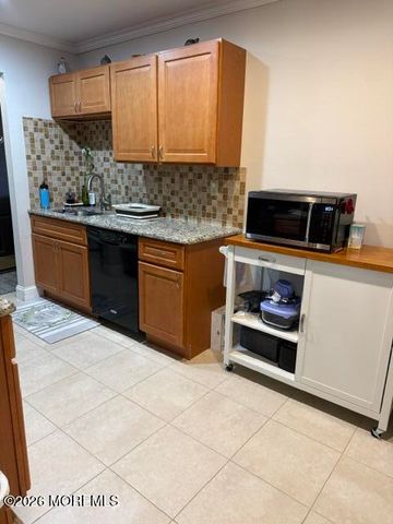 16 Pine Cluster Circle H, Manalapan, NJ 07726