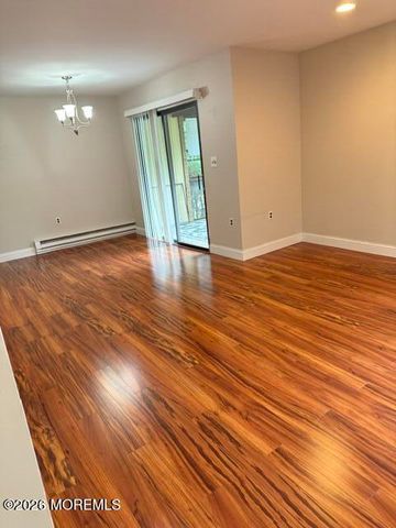 16 Pine Cluster Circle H, Manalapan, NJ 07726