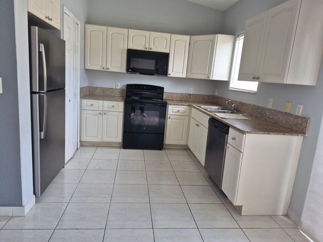 7211 NW 174th Terrace 203, Hialeah, FL 33015