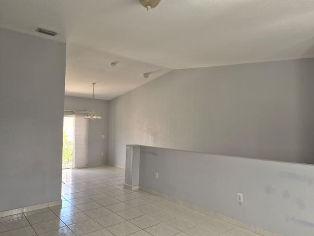 7211 NW 174th Terrace 203, Hialeah, FL 33015
