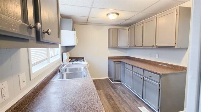 142 N BELLAIRE Avenue, Kansas City, MO 64123
