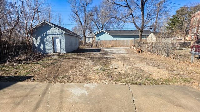 142 N BELLAIRE Avenue, Kansas City, MO 64123