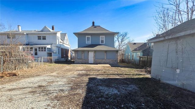 142 N BELLAIRE Avenue, Kansas City, MO 64123
