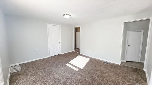 142 N BELLAIRE Avenue, Kansas City, MO 64123