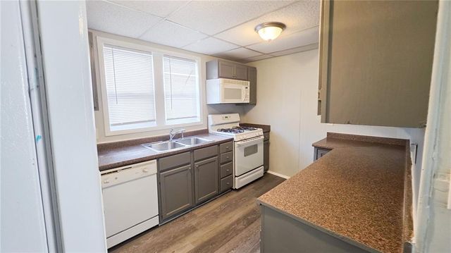 142 N BELLAIRE Avenue, Kansas City, MO 64123