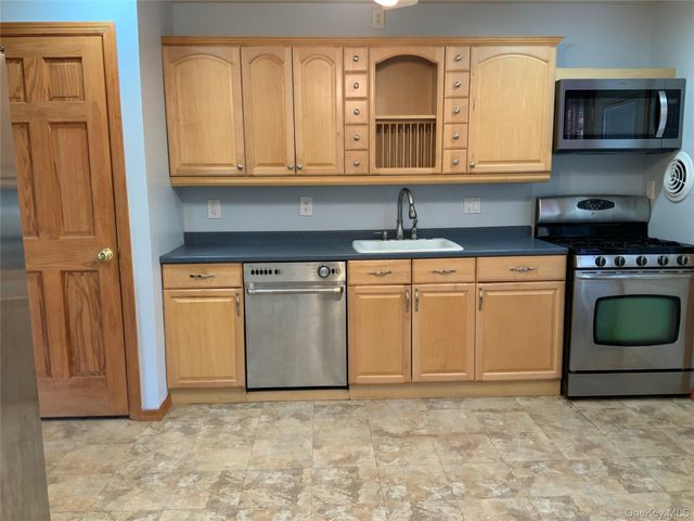 20 Gildare Drive, East Northport, NY 11731