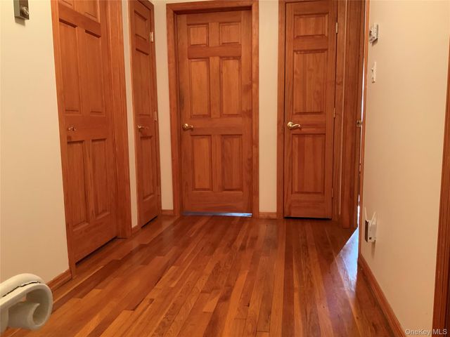 20 Gildare Drive, East Northport, NY 11731