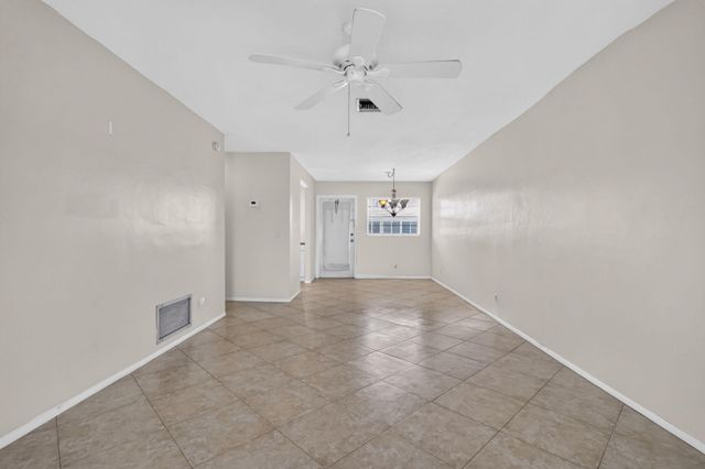 2182 NE 1st Way 202, Boynton Beach, FL 33435