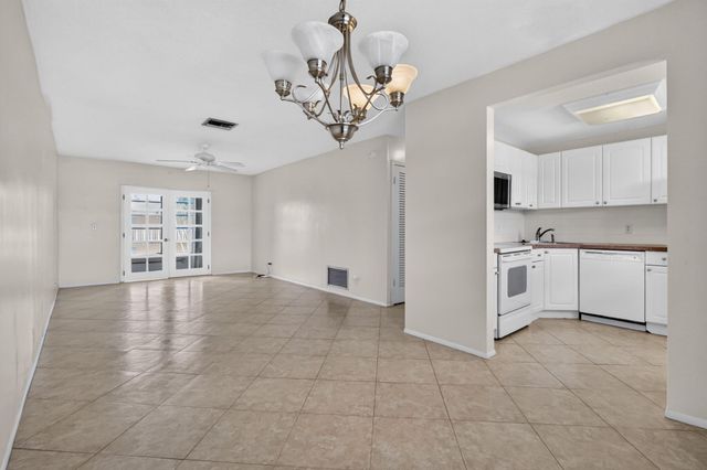 2182 NE 1st Way 202, Boynton Beach, FL 33435