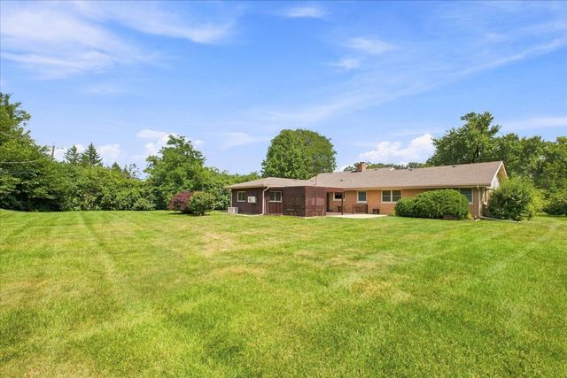 6 Meadowood Drive, Oak Brook, IL 60523