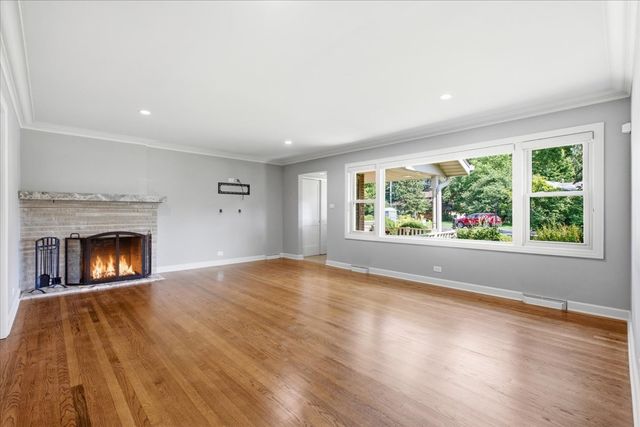 6 Meadowood Drive, Oak Brook, IL 60523