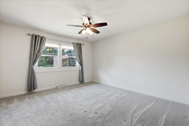 6 Meadowood Drive, Oak Brook, IL 60523