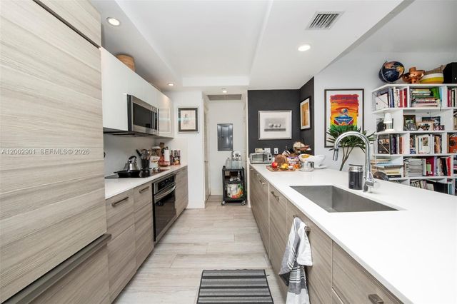 121 NE 34th St 1607, Miami, FL 33137