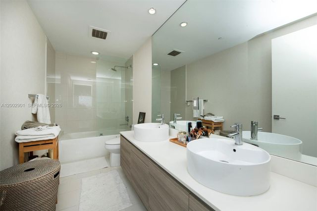 121 NE 34th St 1607, Miami, FL 33137